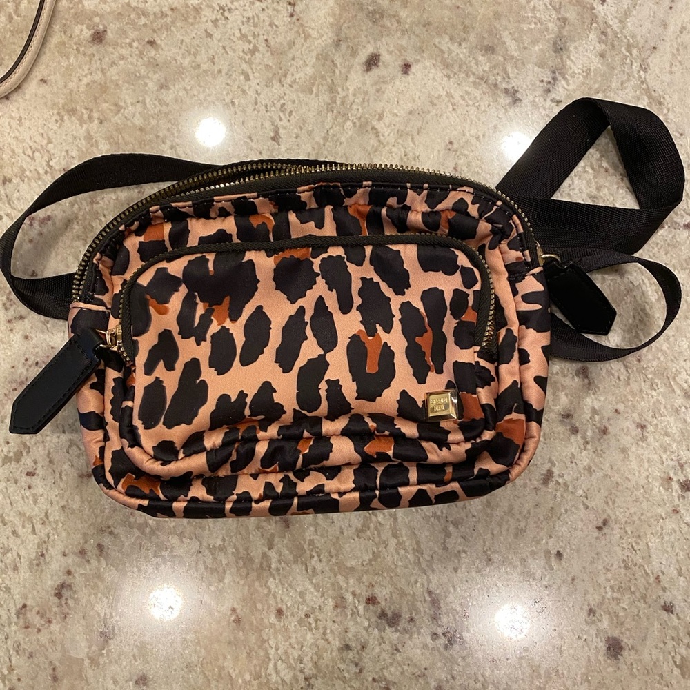 Leopard Gianni Bini crossbody/belt bag.